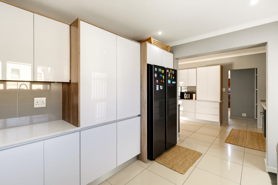 4 Bedroom Property for Sale in Pearl Marina Western Cape